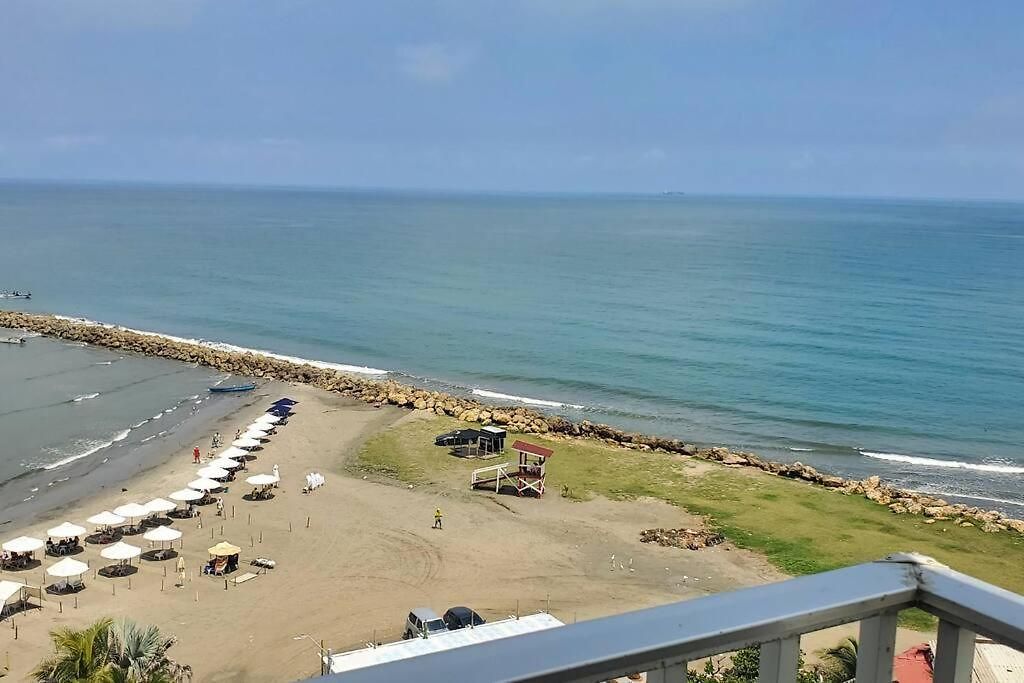 Cartagena's Sunset Beachfront Paraiso Apartamento